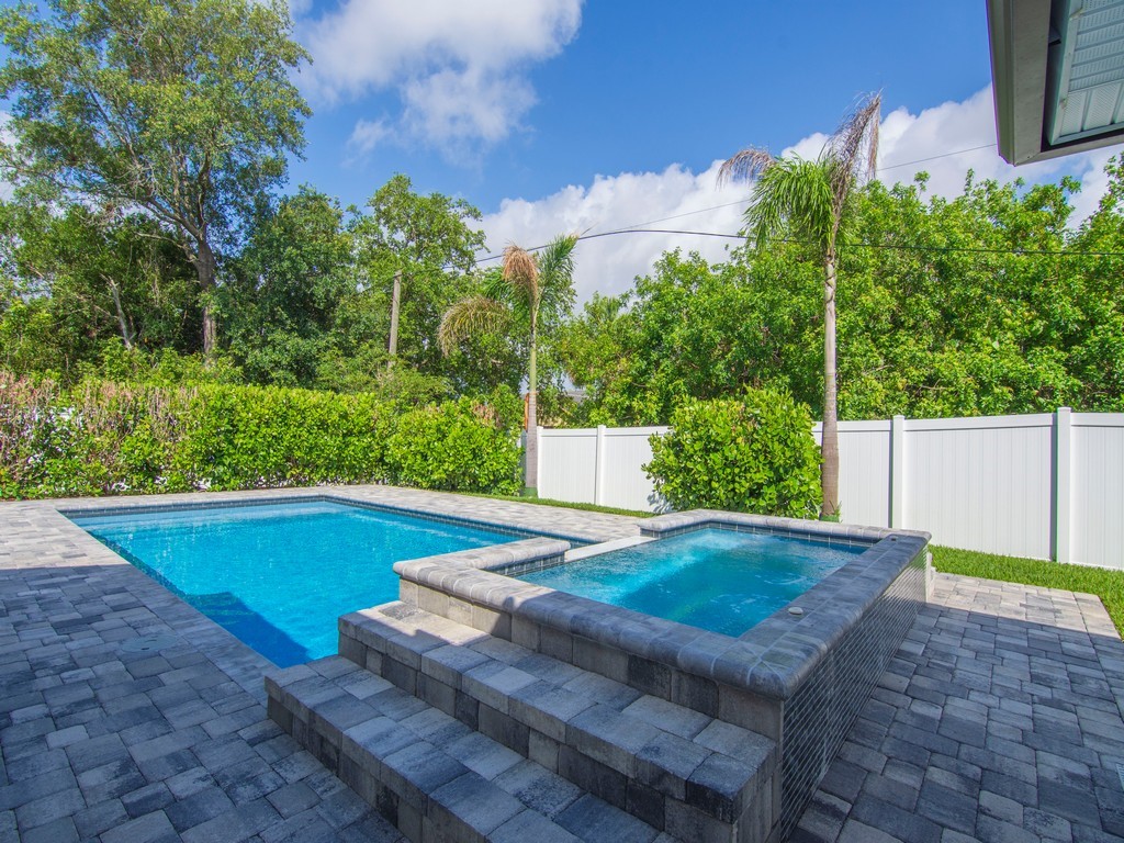 431 Midvale Terrace Sebastian, FL 32958 - Photo 7 of 34 a view of a backyard with plants