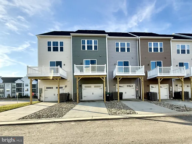 $2,800 | 9366 Tanfield Drive, Fredericksburg, VA 22408