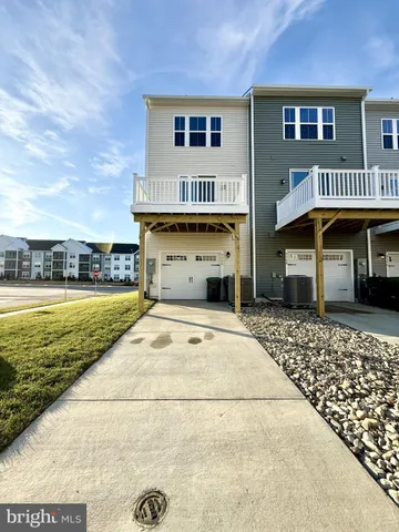 $2,800 | 9366 Tanfield Drive, Fredericksburg, VA 22408