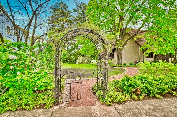 $1,375,000 | 104 North Julian Street, Naperville, IL 60540