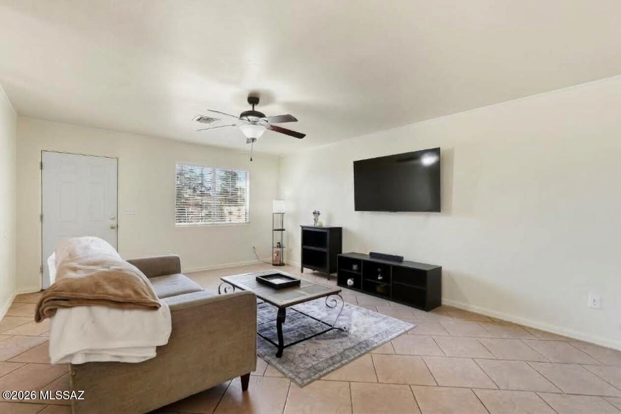 739 East Bantam Road Tucson, AZ 85706 - Photo 9 of 38 Living Room