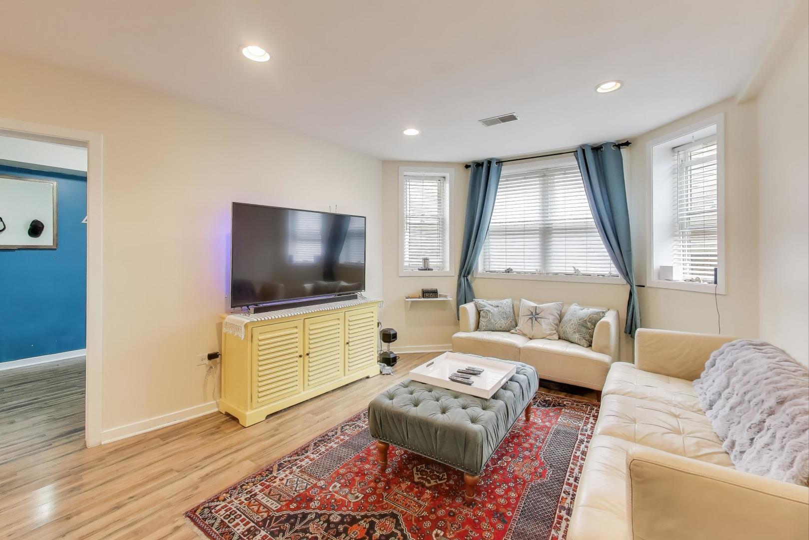 1655 North Fairfield Avenue, Unit 102 Chicago, IL 60647 - Photo 4 of 17 a living room with furniture and a flat screen tv