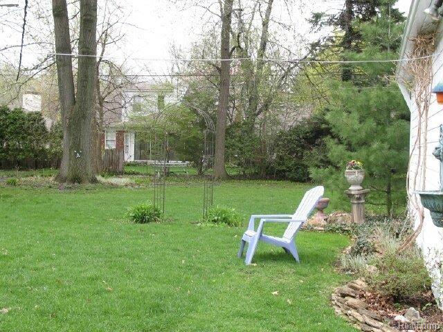 320 Lothrop Road Grosse Pointe, MI 48236 - Photo 9 of 9 320 Lothrop Bkyd