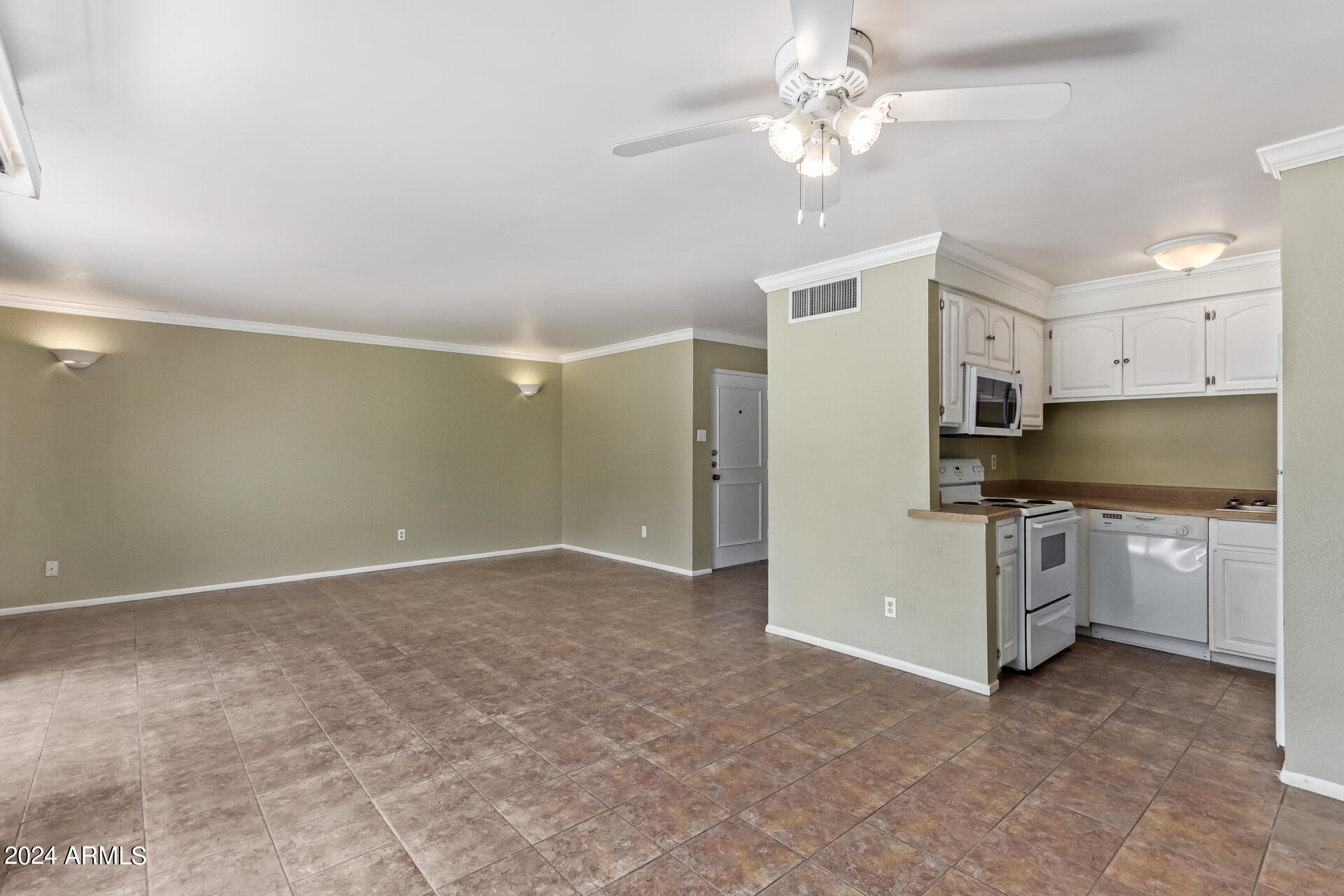 1014 East Osborn Road, Unit C Phoenix, AZ 85014 - Photo 9 of 24 a view of an empty room with a kitchen