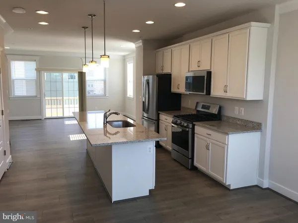 $3,550 | 14227 Travilah Road, Rockville, MD 20850