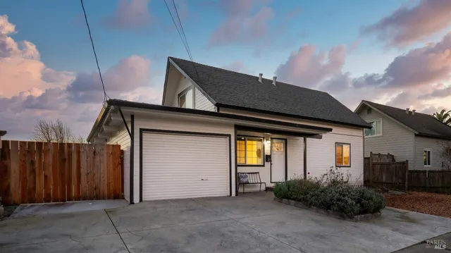$770,000 | 21 Alta Drive, Petaluma, CA 94954