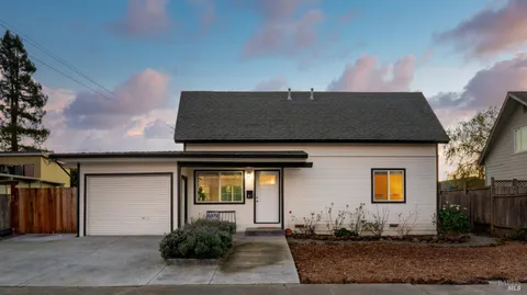 $770,000 | 21 Alta Drive, Petaluma, CA 94954