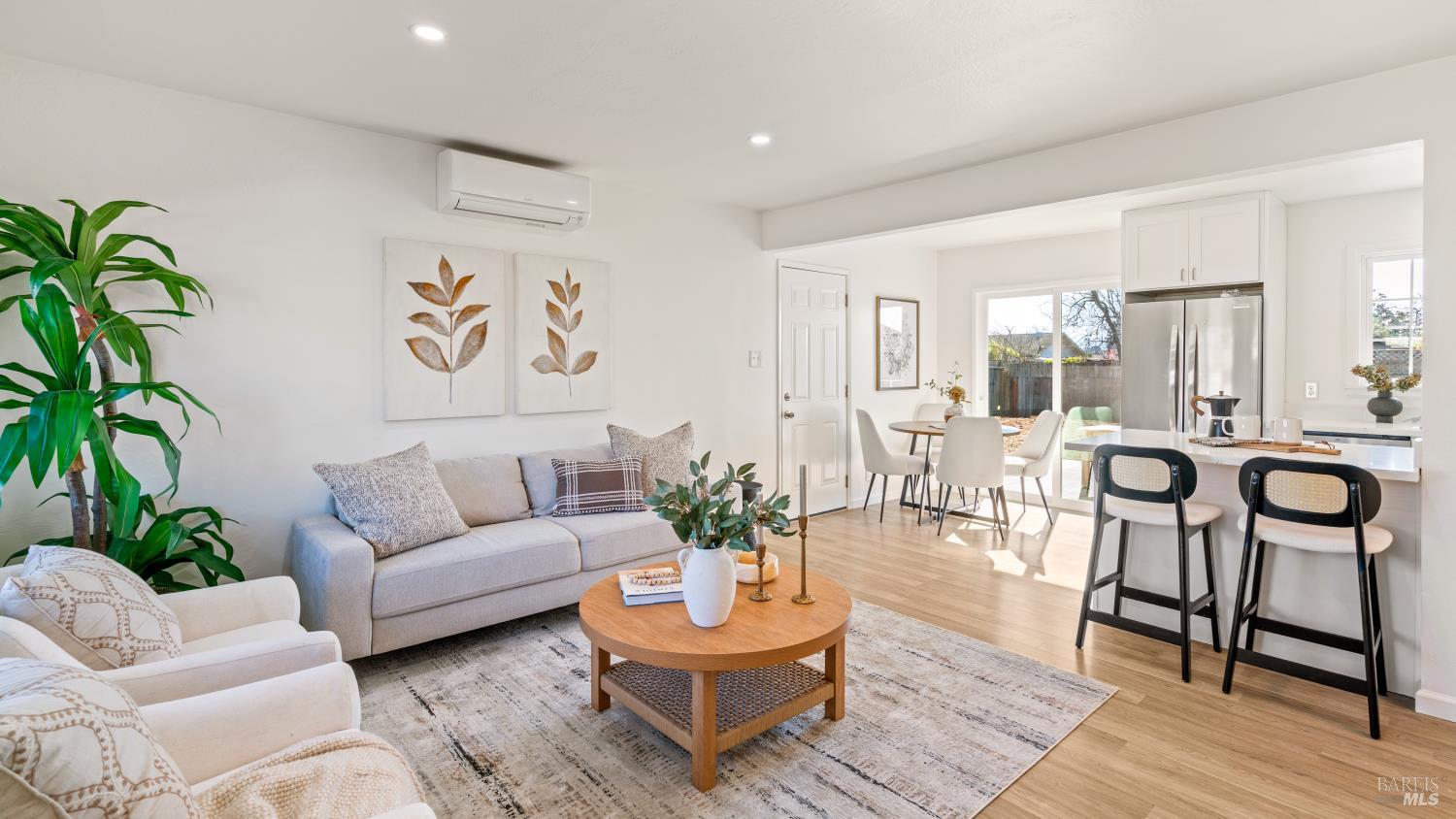 21 Alta Drive Petaluma, CA 94954 - Photo 4 of 22 a living room with furniture and a potted plant