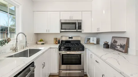 $770,000 | 21 Alta Drive, Petaluma, CA 94954