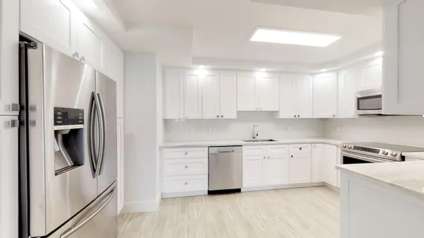 $3,075 | 3980 Oaks Clubhouse Drive, Unit 407, Pompano Beach, FL 33069