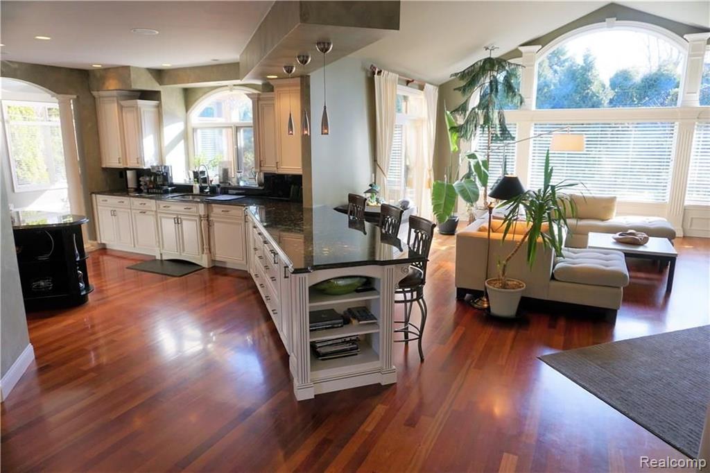 521 Hampton Road Grosse Pointe Woods, MI 48236 - Photo 4 of 48