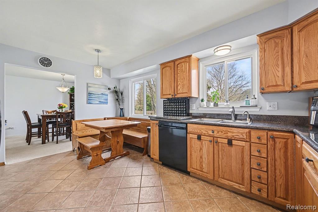 42942 Barchester Road Canton, MI 48187 - Photo 9 of 34 Gallery Image 9