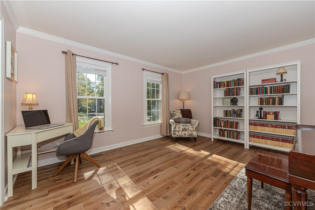 Living room with crown molding and hardwood floor