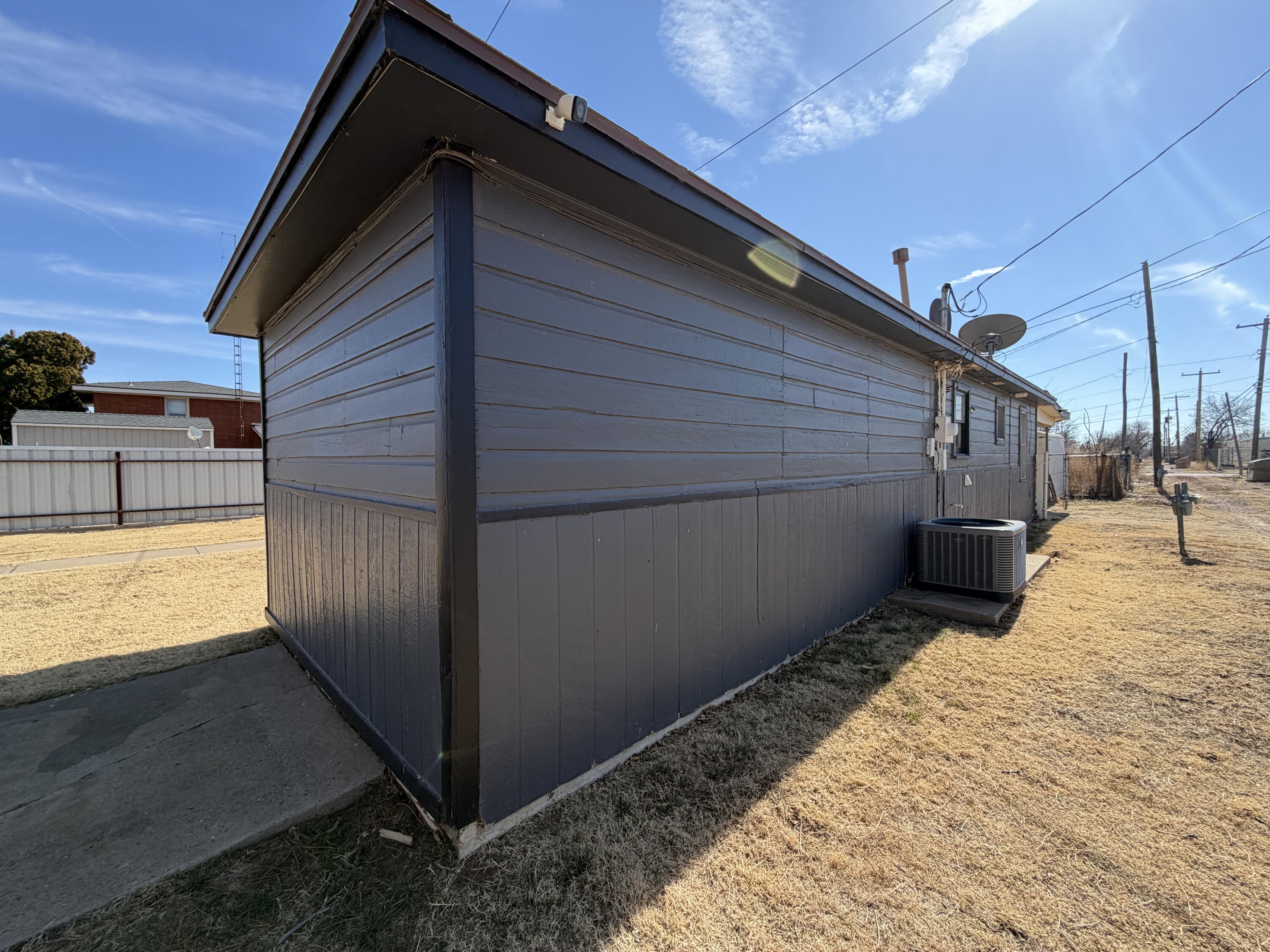 1705 West 16th Street Plainview, TX 79072 - Photo 11 of 13 Other side