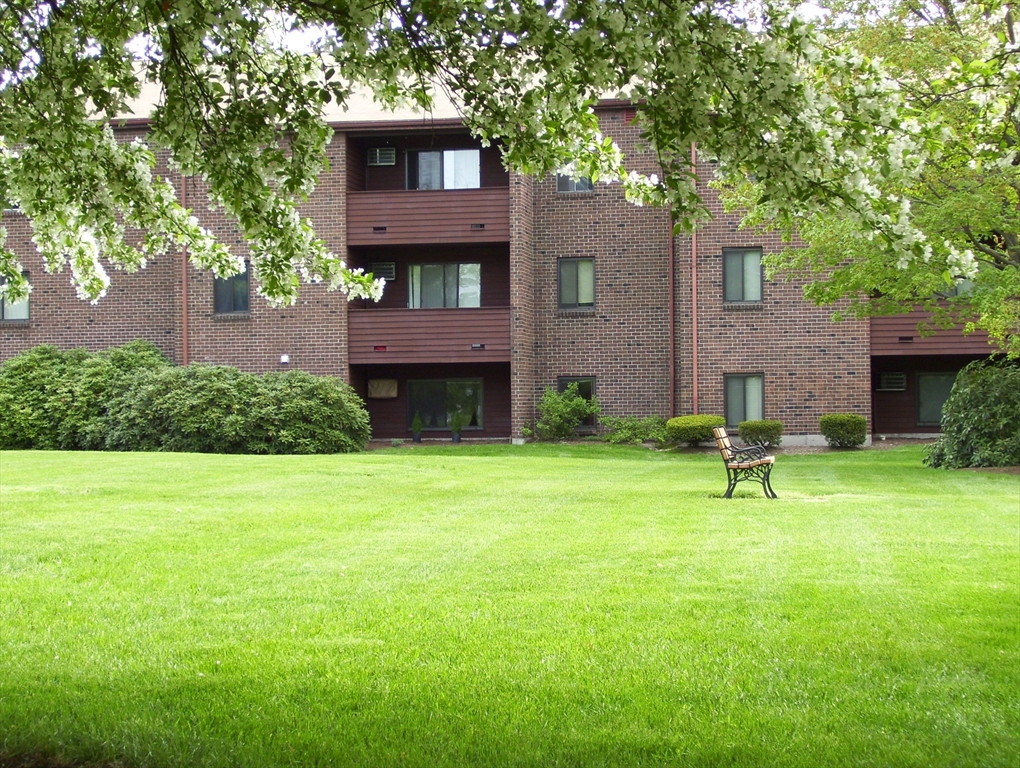 15 Davis Road, Unit B8 Acton, MA 01720 - Photo 2 of 4 a house view with a sitting space and garden