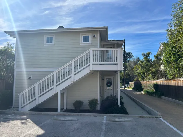 a view of entryway of house