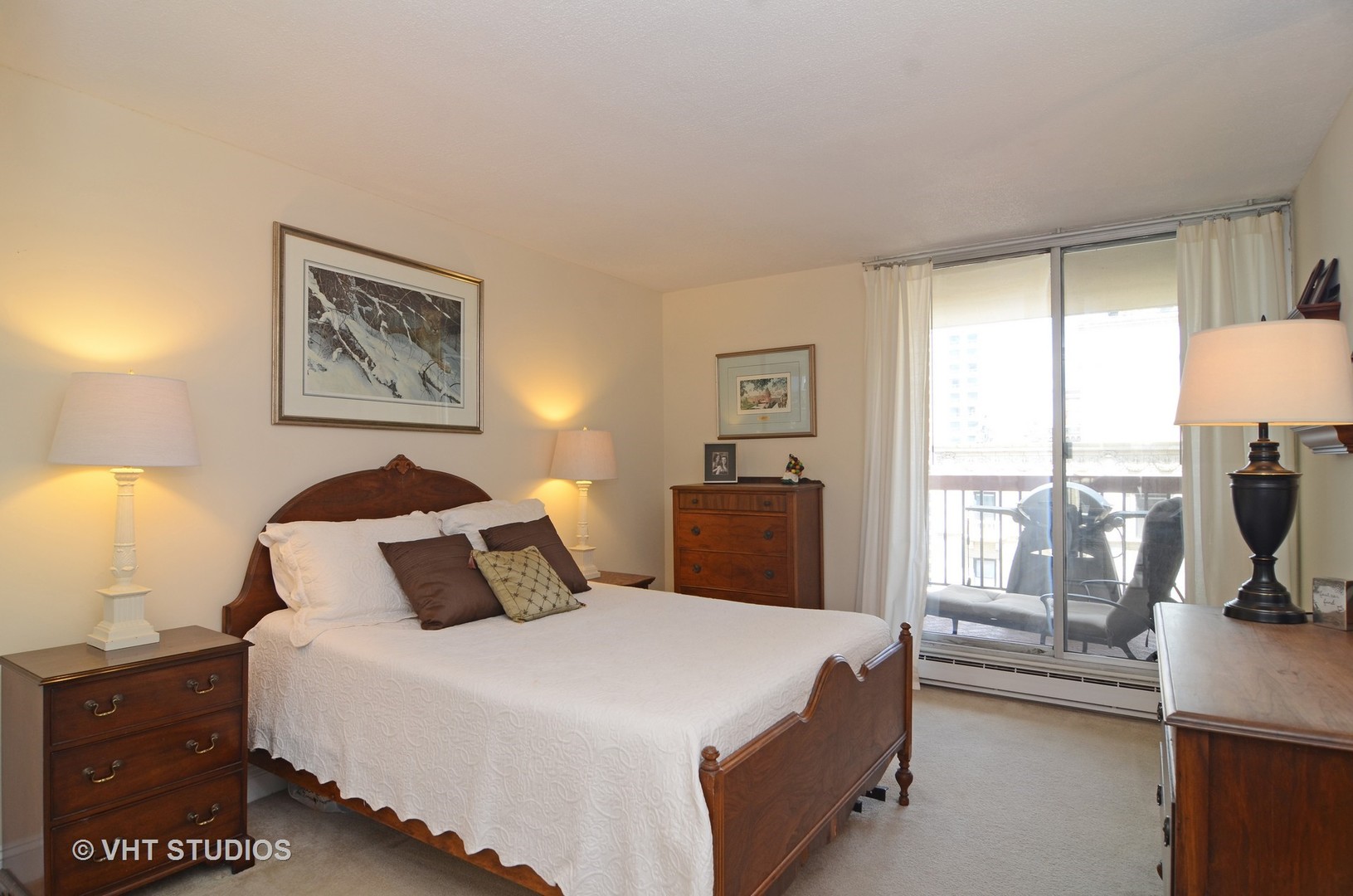 201 East Chestnut Street, Unit 20A Chicago, IL 60611 - Photo 8 of 13 a bedroom with a large bed and a lamp on dresser