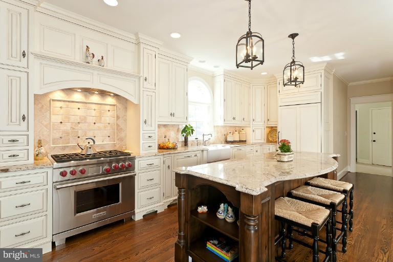 7 Roland Court Towson, MD 21204 - Photo 16 of 25 a kitchen with a stove a sink and a refrigerator