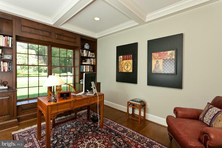 7 Roland Court Towson, MD 21204 - Photo 24 of 25 a living room with furniture and a window