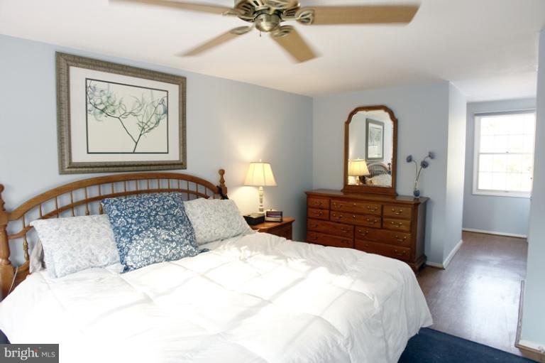 20715 Bell Bluff Road Gaithersburg, MD 20882 - Photo 27 of 30 Has a private bath