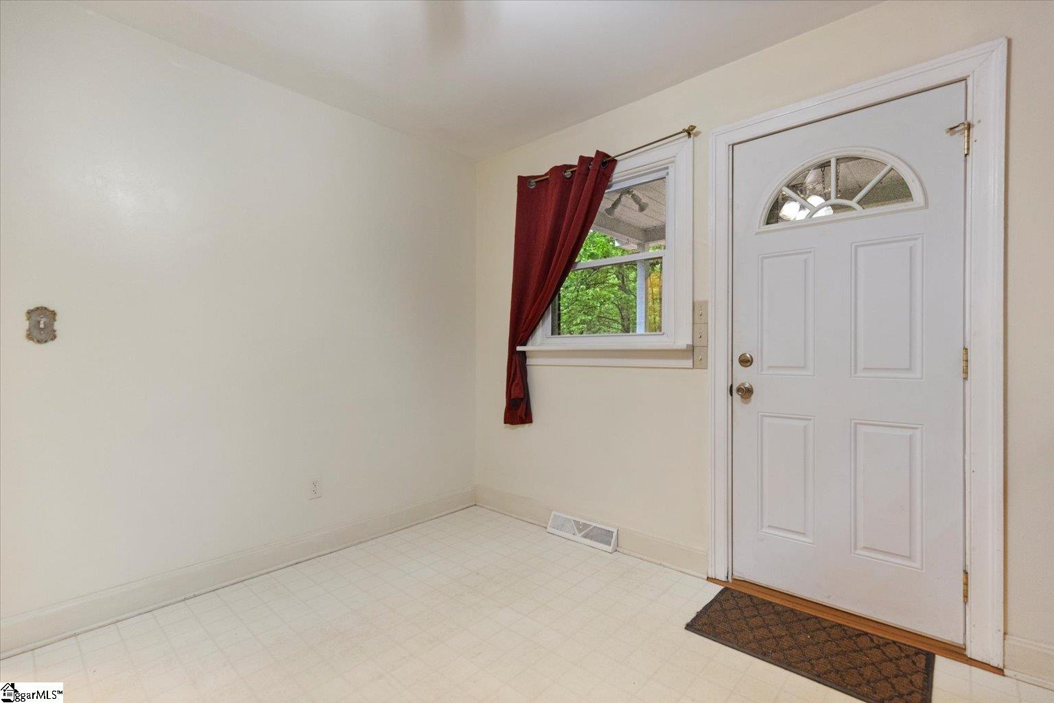 130 Robinson Road Taylors, SC 29687 - Photo 5 of 34