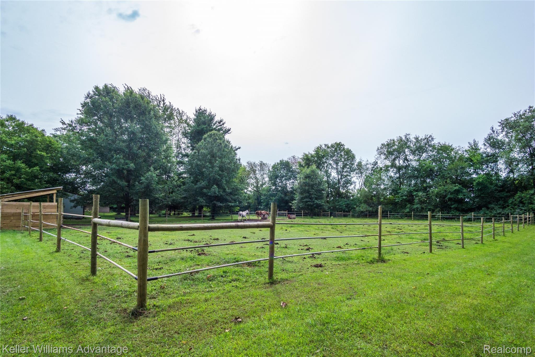 28101 Martindale Road New Hudson, MI 48165 - Photo 3 of 26 Exteriors (16 of 17).jpg