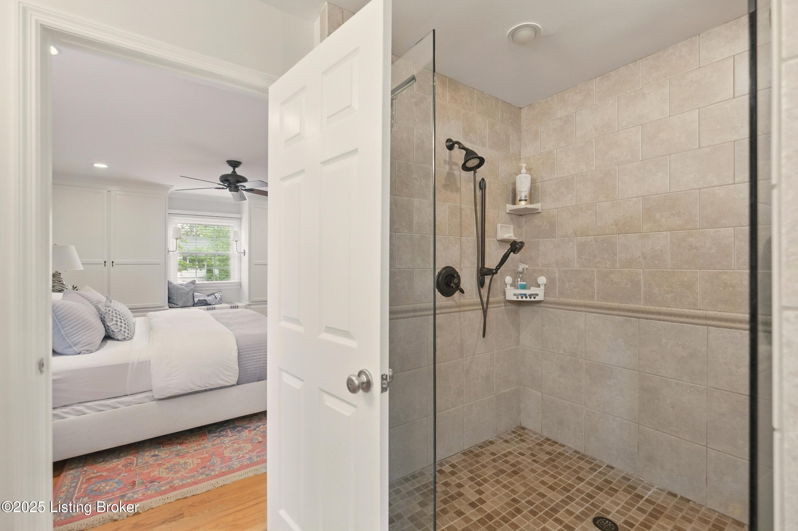 6105 Rodes Drive Louisville, KY 40222 - Photo 20 of 50 6105rodes_louisvillerealestatemedia_105