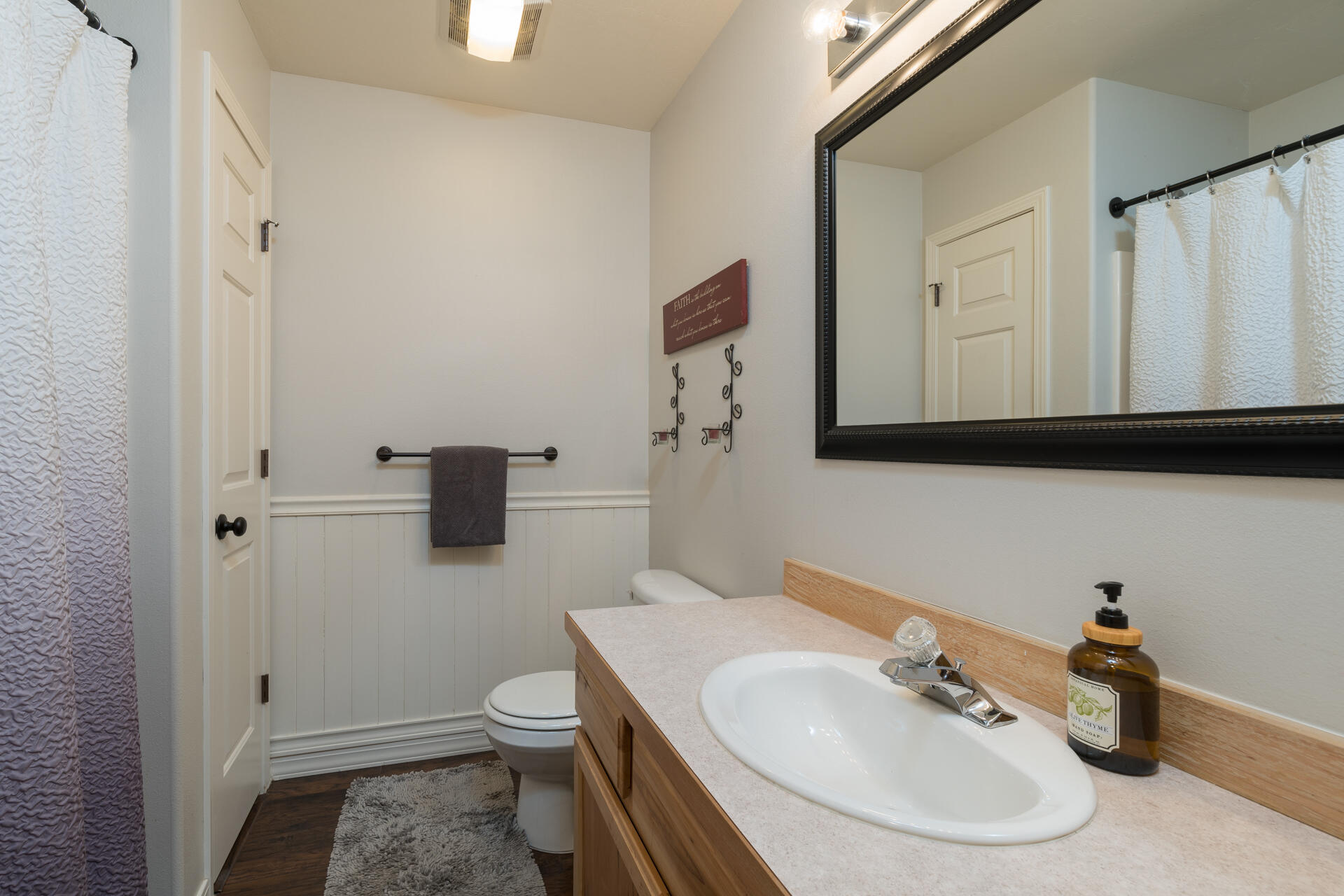 201 9th Street Bellevue, ID 83313 - Photo 13 of 21 Bathroom 2