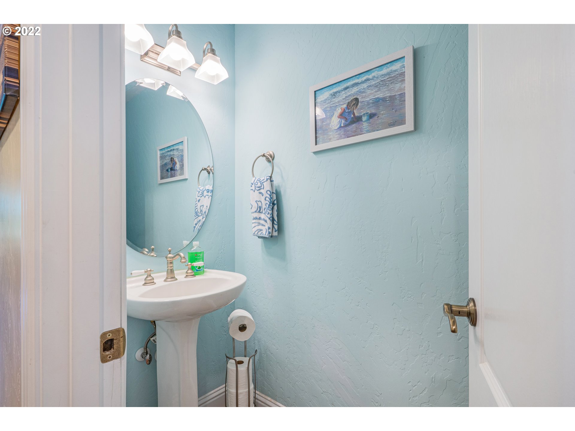 98451 North Bank Chetco River Road Brookings, OR 97415 - Photo 13 of 32 Bathroom