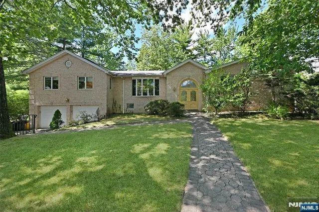 $1,950,000 | 5 Ellington Place, Englewood Cliffs, NJ 07632