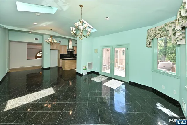 $1,950,000 | 5 Ellington Place, Englewood Cliffs, NJ 07632