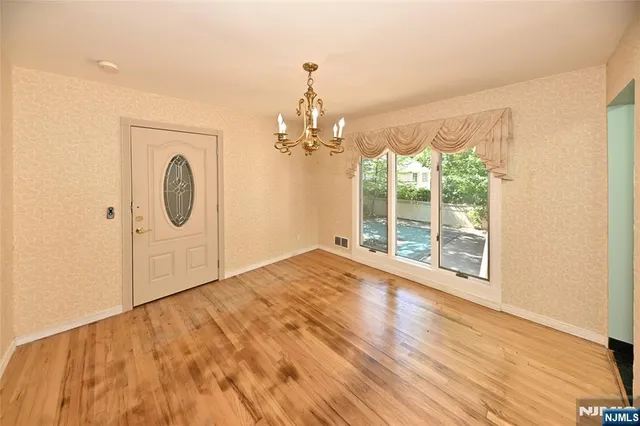 $1,950,000 | 5 Ellington Place, Englewood Cliffs, NJ 07632