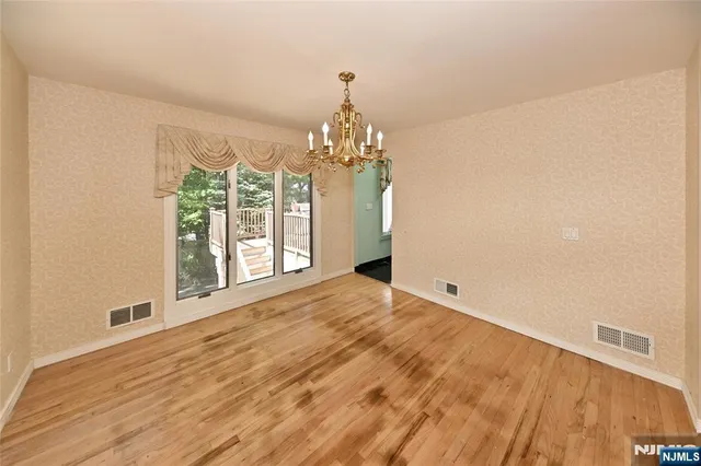 $1,950,000 | 5 Ellington Place, Englewood Cliffs, NJ 07632