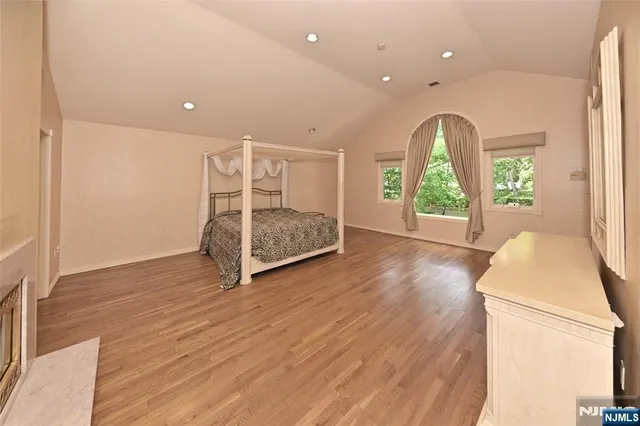 $1,950,000 | 5 Ellington Place, Englewood Cliffs, NJ 07632