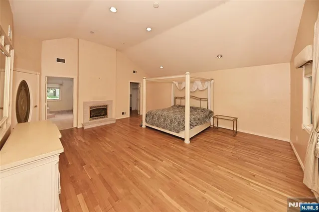 $1,950,000 | 5 Ellington Place, Englewood Cliffs, NJ 07632