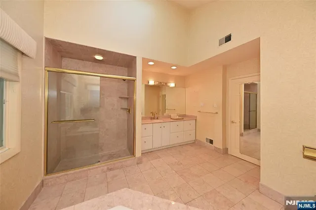 $1,950,000 | 5 Ellington Place, Englewood Cliffs, NJ 07632