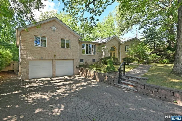 $1,950,000 | 5 Ellington Place, Englewood Cliffs, NJ 07632