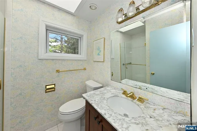 $1,950,000 | 5 Ellington Place, Englewood Cliffs, NJ 07632