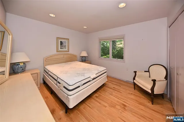 $1,950,000 | 5 Ellington Place, Englewood Cliffs, NJ 07632