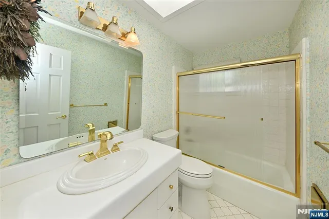 $1,950,000 | 5 Ellington Place, Englewood Cliffs, NJ 07632