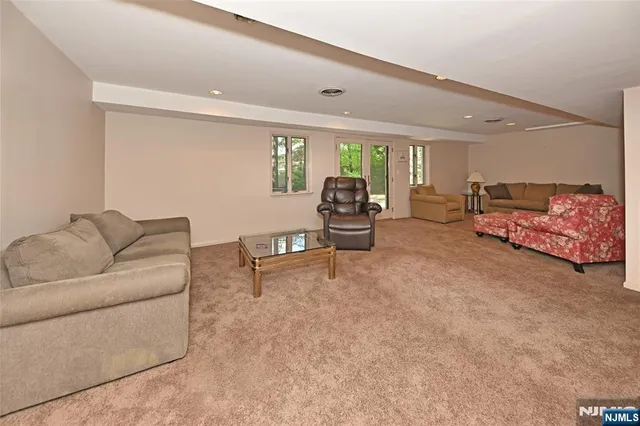 $1,950,000 | 5 Ellington Place, Englewood Cliffs, NJ 07632