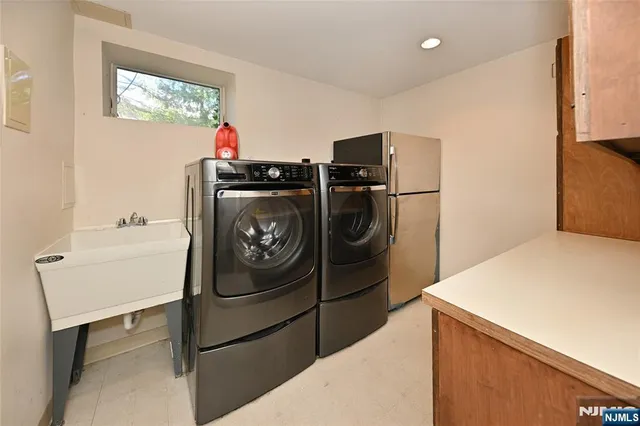 $1,950,000 | 5 Ellington Place, Englewood Cliffs, NJ 07632