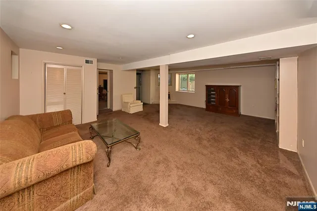 $1,950,000 | 5 Ellington Place, Englewood Cliffs, NJ 07632