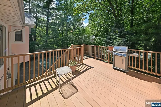 $1,950,000 | 5 Ellington Place, Englewood Cliffs, NJ 07632