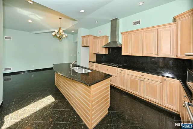 $1,950,000 | 5 Ellington Place, Englewood Cliffs, NJ 07632