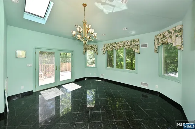 $1,950,000 | 5 Ellington Place, Englewood Cliffs, NJ 07632