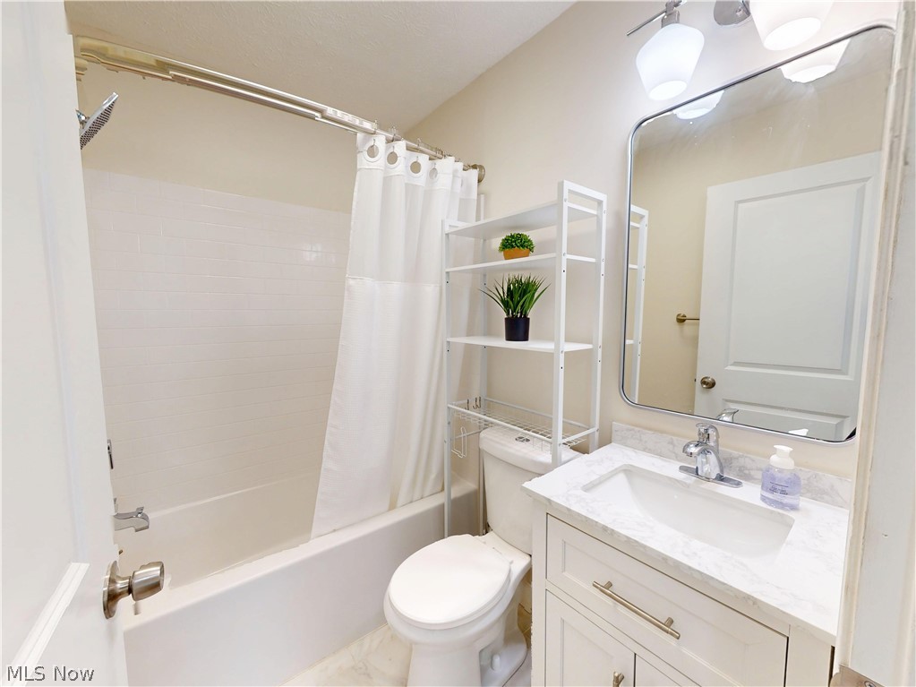 3264 Grenfall Road Norton, OH 44203 - Photo 18 of 45 Beautifully renovated bathroom