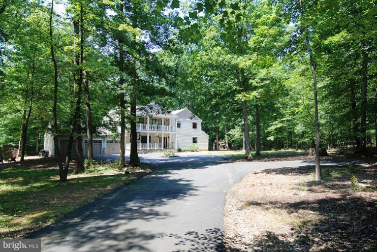 600 Utterback Store Road Great Falls, VA 22066 - Photo 4 of 30 a view of a house with a yard