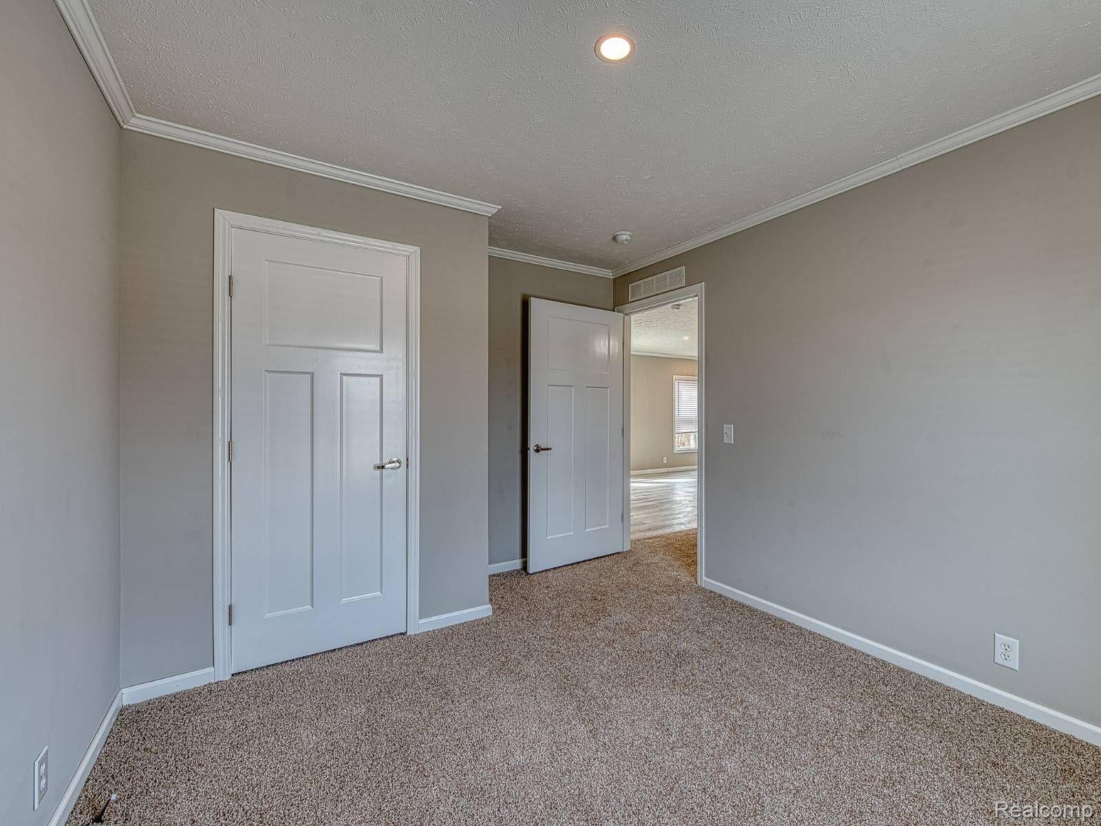 33151 Fort Road Rockwood, MI 48173 - Photo 20 of 24 Gallery Image 20