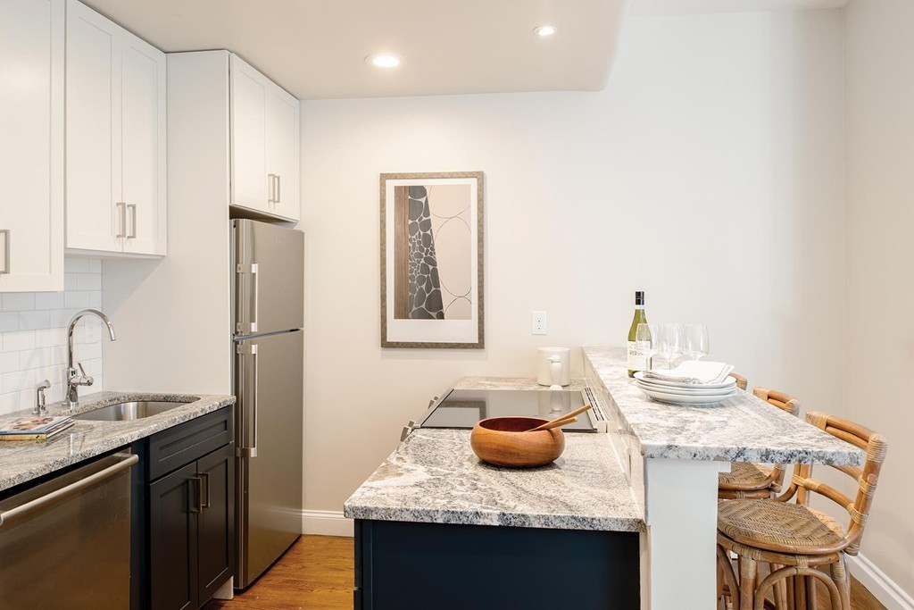 16 Symphony Road, Unit 3 Boston, MA 02115 - Photo 3 of 8